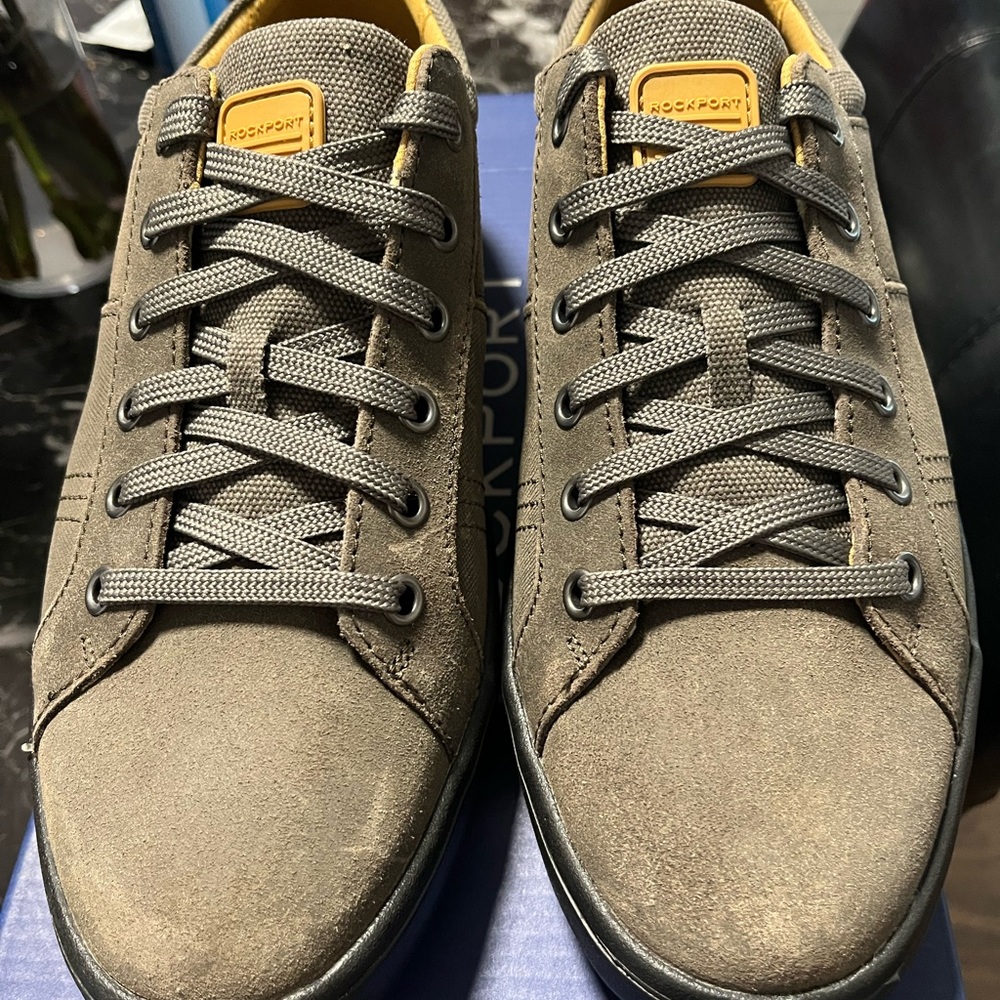 Rockport Gray Sneakers with Minimalist Design